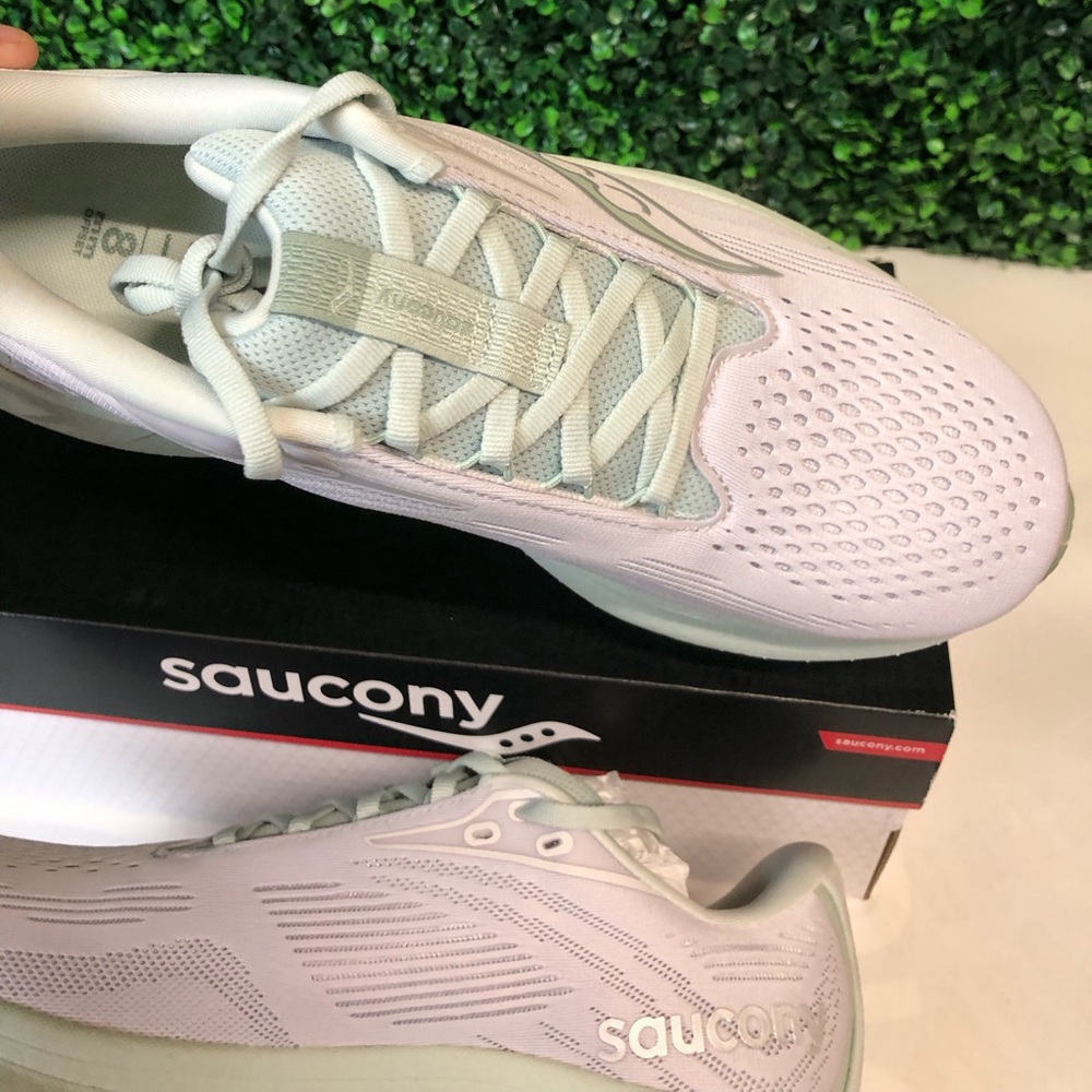 NIB Saucony Ride 18 White And Fog Womens Tennis Shoes - Picture 3 of 7
